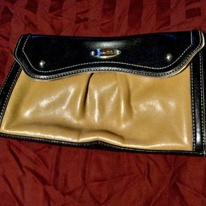 Nine & Co. Black and tan clutch purse